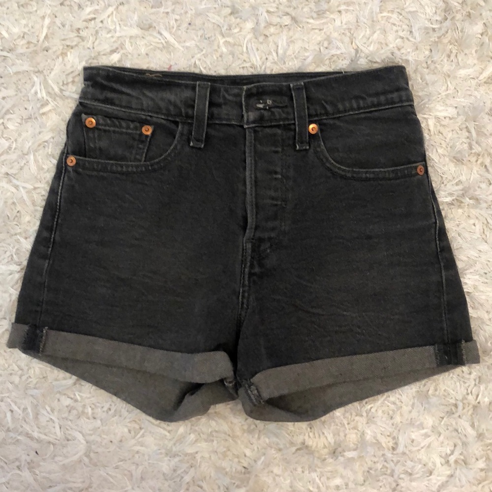 black denim, high waisted vintage levi’s shorts
